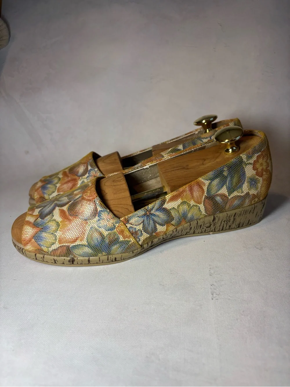 Aerosols Spring Break peep toe floral leather wedges, size 11W wide, low heel